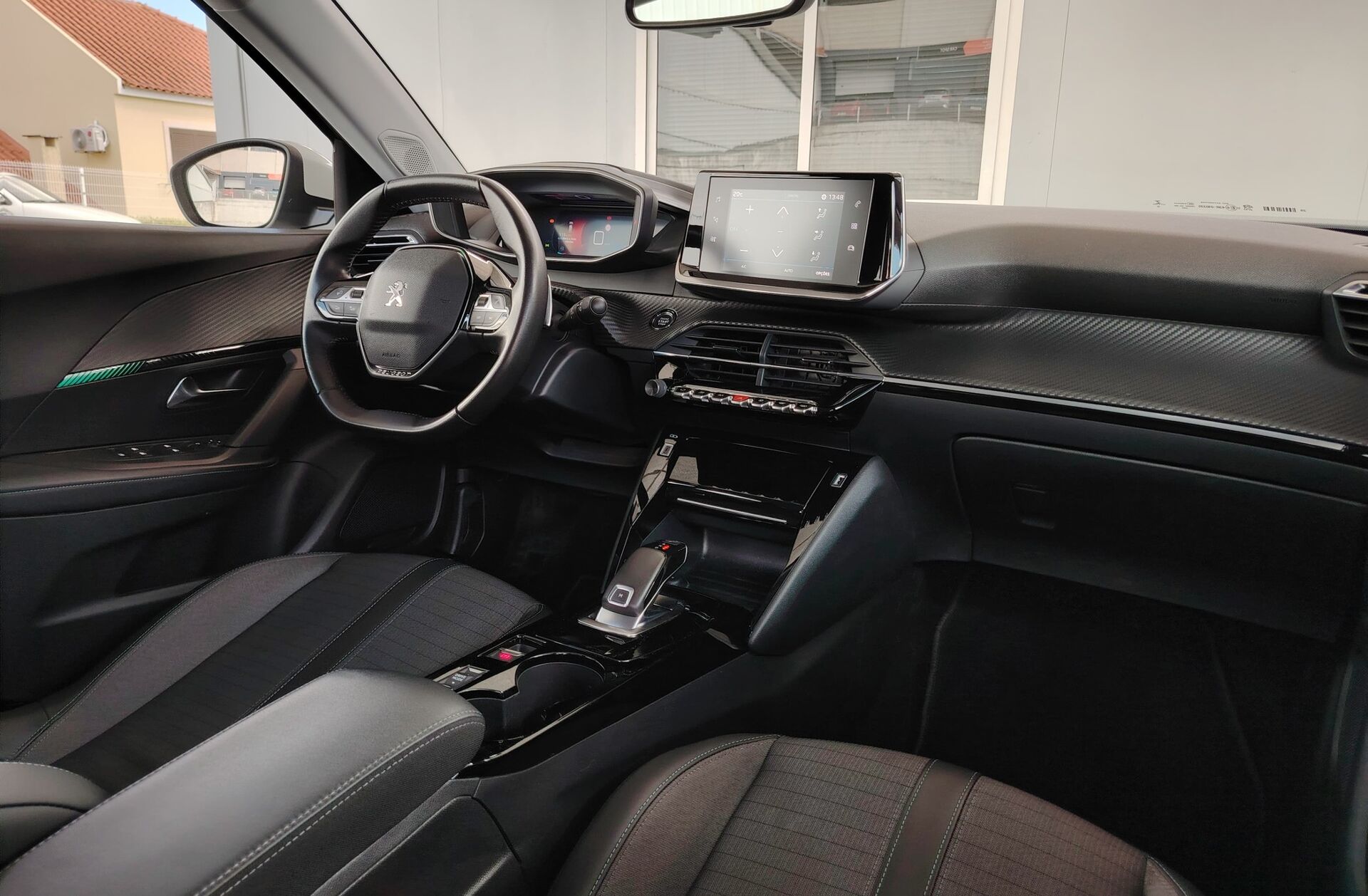 PEUGEOT 2008 1.2 PureTech Allure Pack EAT8