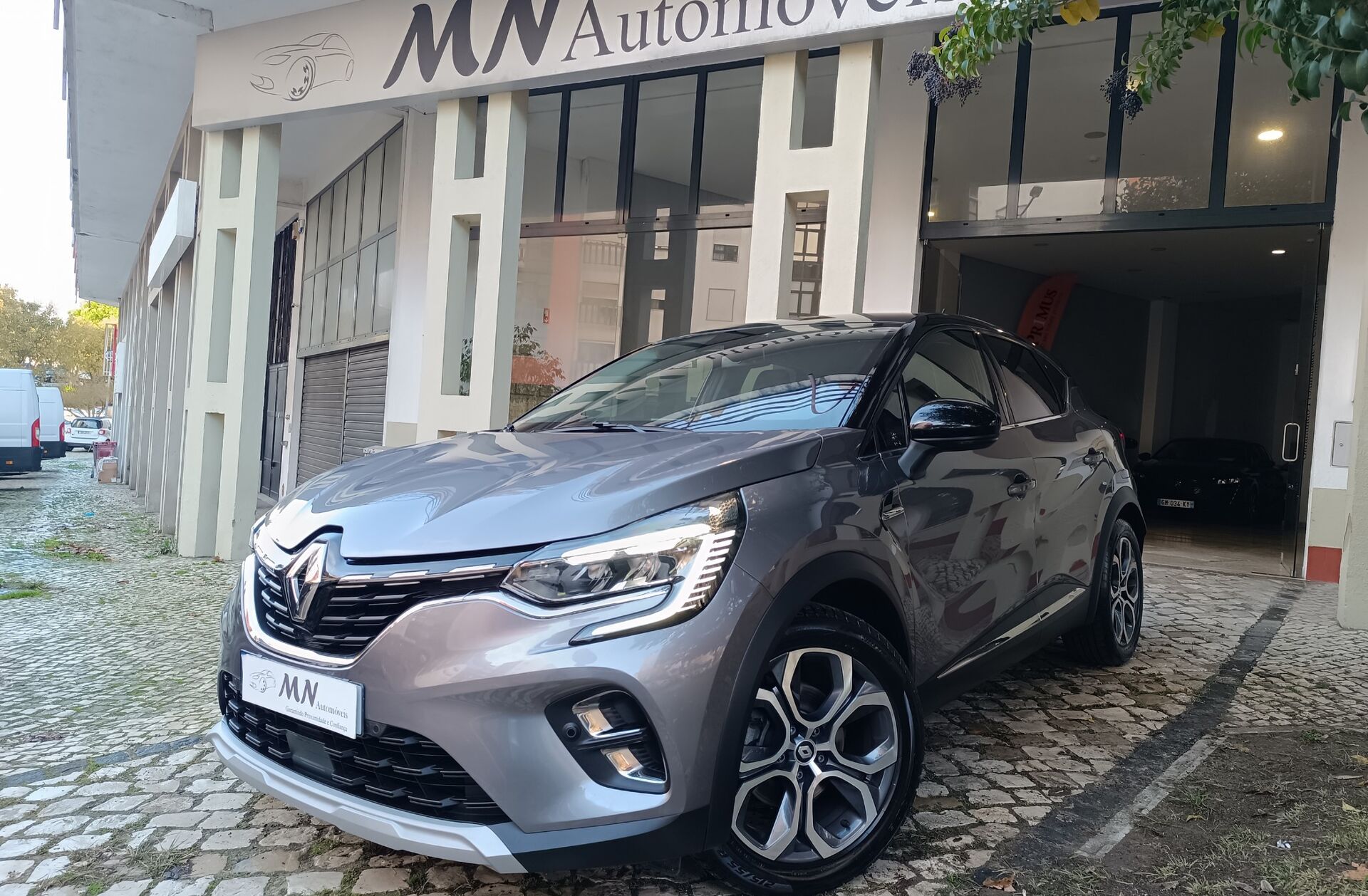 RENAULT Captur 1.6 E-Tech Plug-In Intens