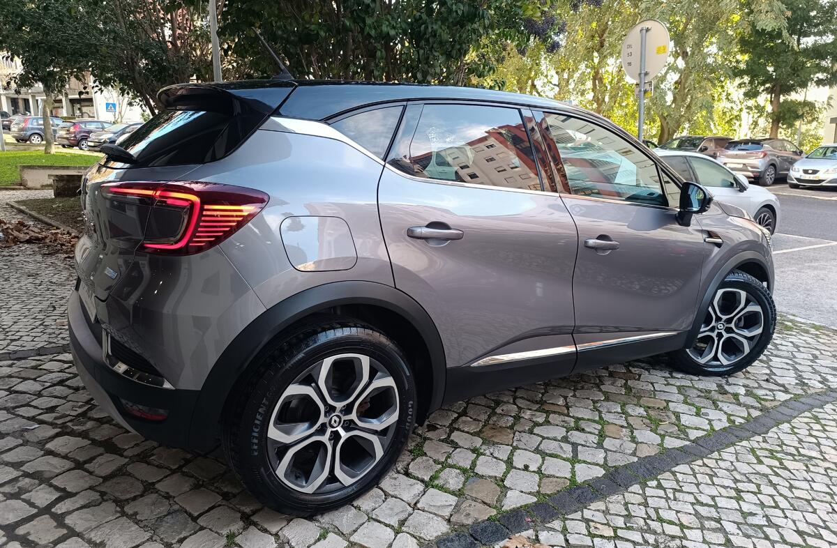 RENAULT Captur 1.6 E-Tech Plug-In Intens