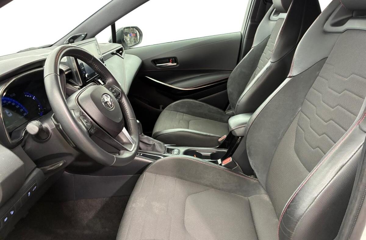 TOYOTA Corolla 2.0 Hybrid Square Collection