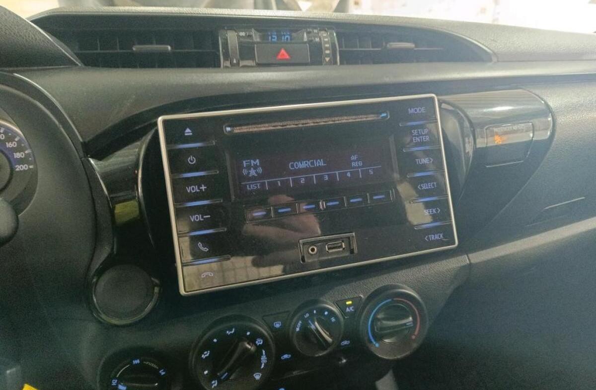 TOYOTA Hilux 2.4 D-4D 4WD CE 3L CH