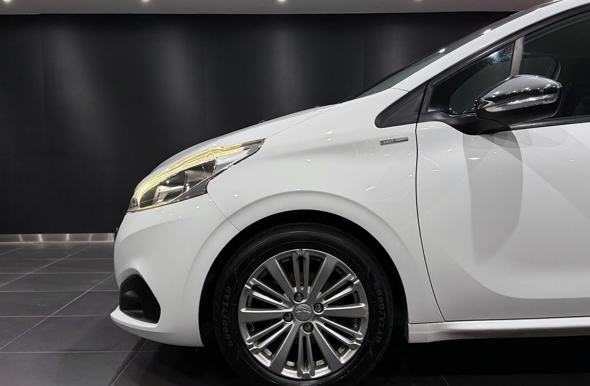 PEUGEOT 208 1.6 BlueHDi Style