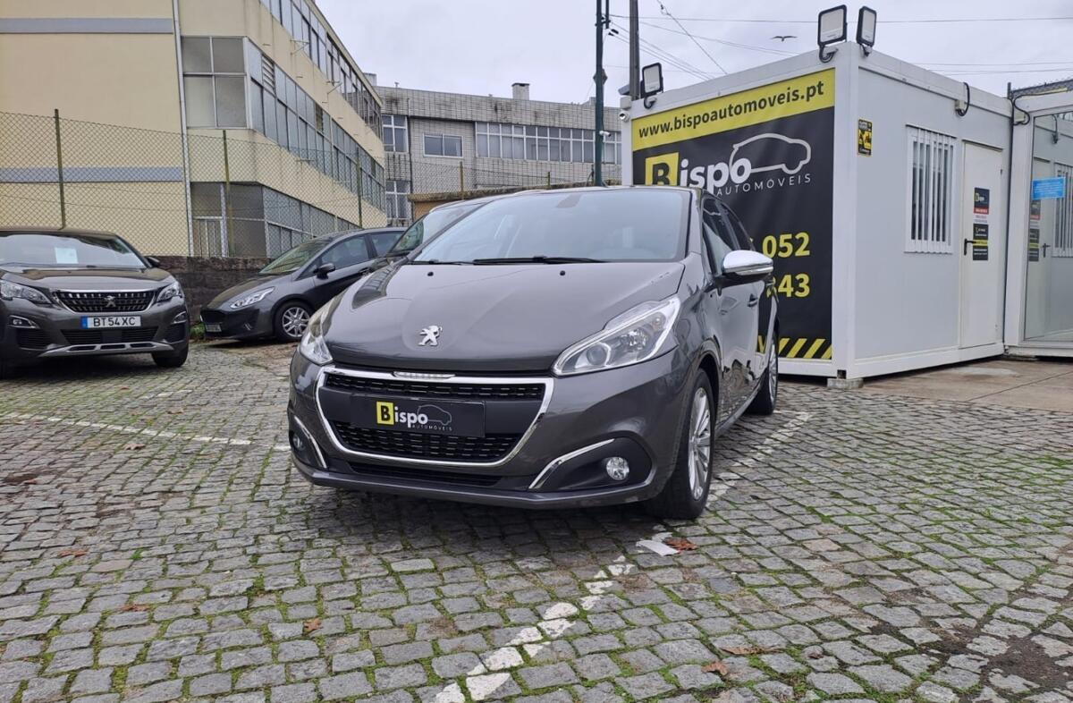 PEUGEOT 208 1.2 PureTech Signature