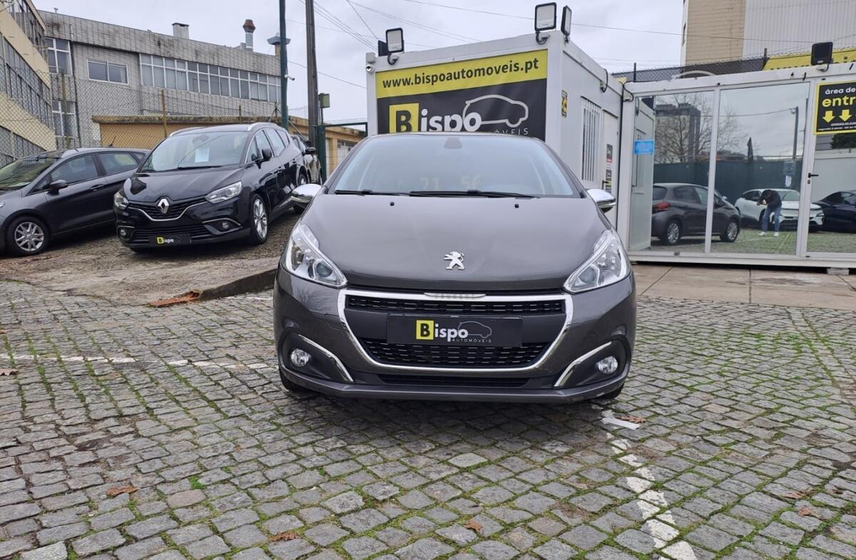 PEUGEOT 208 1.2 PureTech Signature
