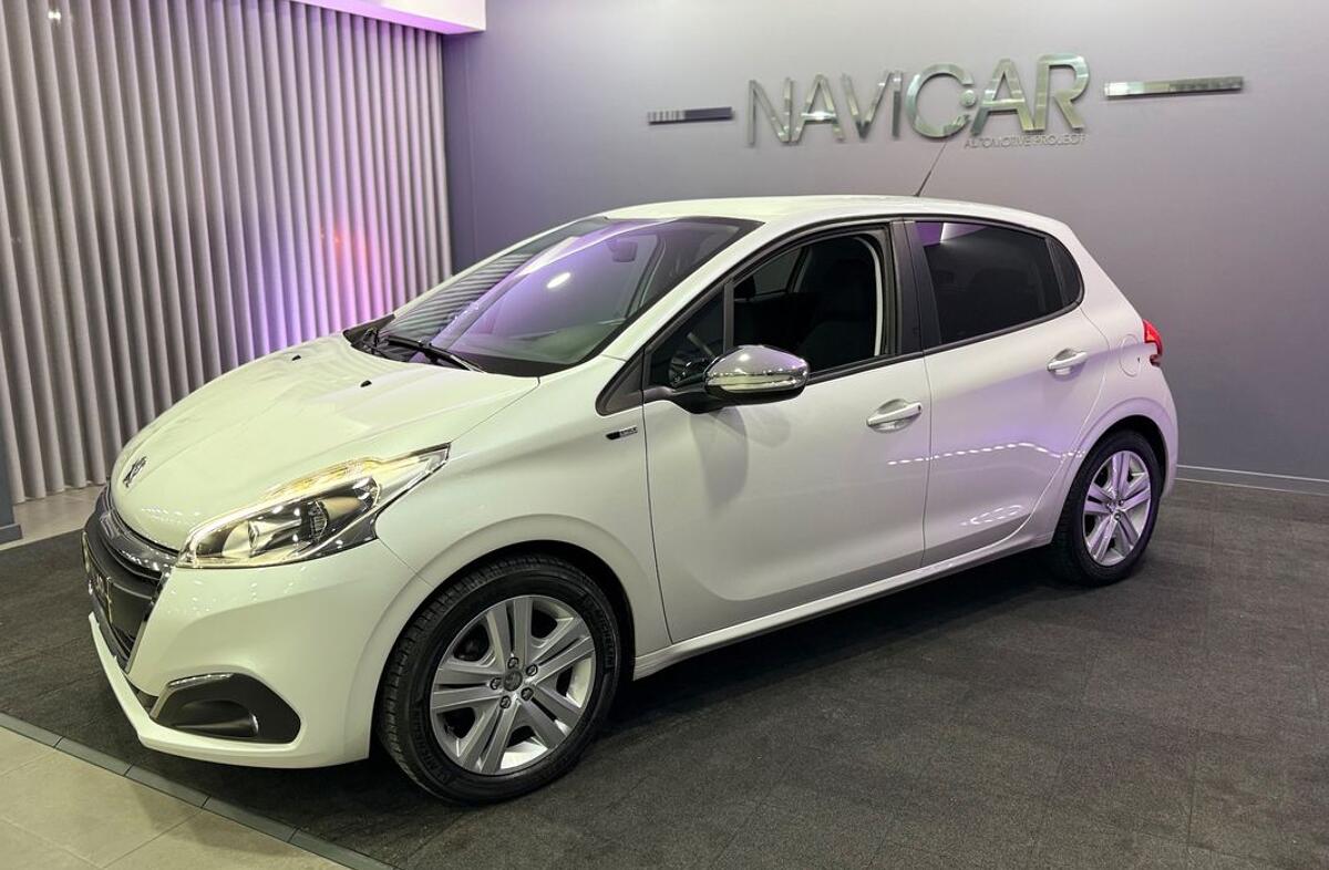 PEUGEOT 208 1.2 PureTech Style