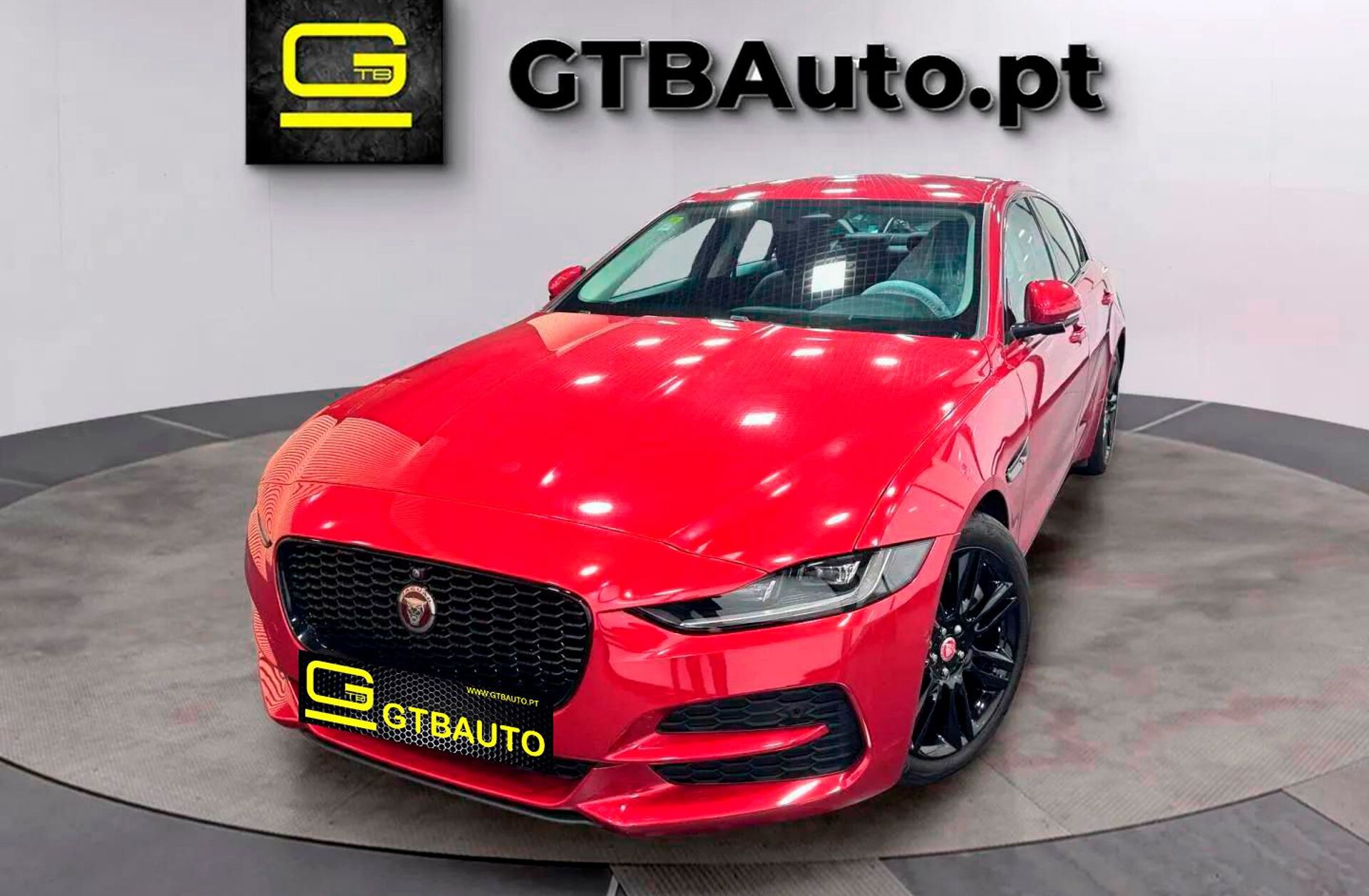 JAGUAR XE 2.0 i4 R-Dynamic Black