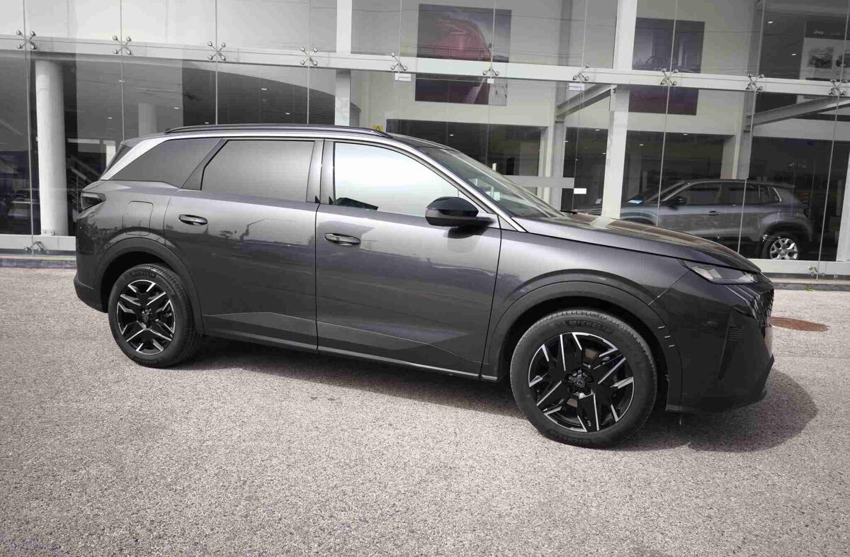 PEUGEOT 5008 1.2 Hybrid Allure e-DCS6