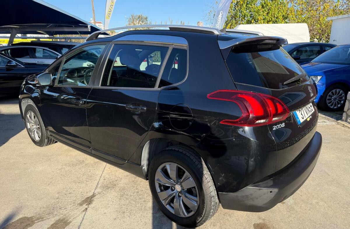 PEUGEOT 2008 1.2 PureTech Style