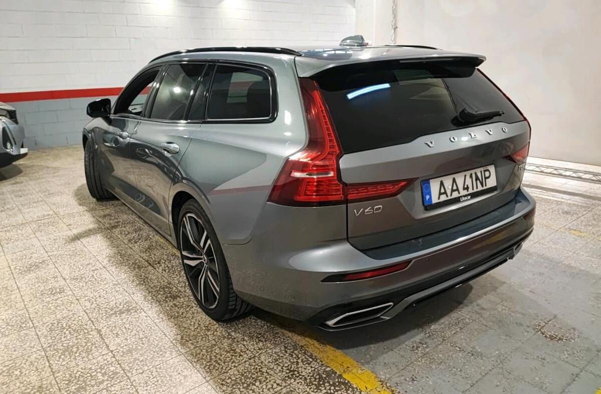 VOLVO V60 2.0 T8 AWD TE R-Design