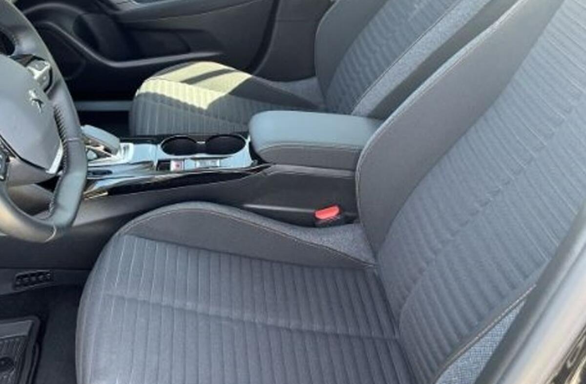 PEUGEOT 2008 e- 50 kWh GT