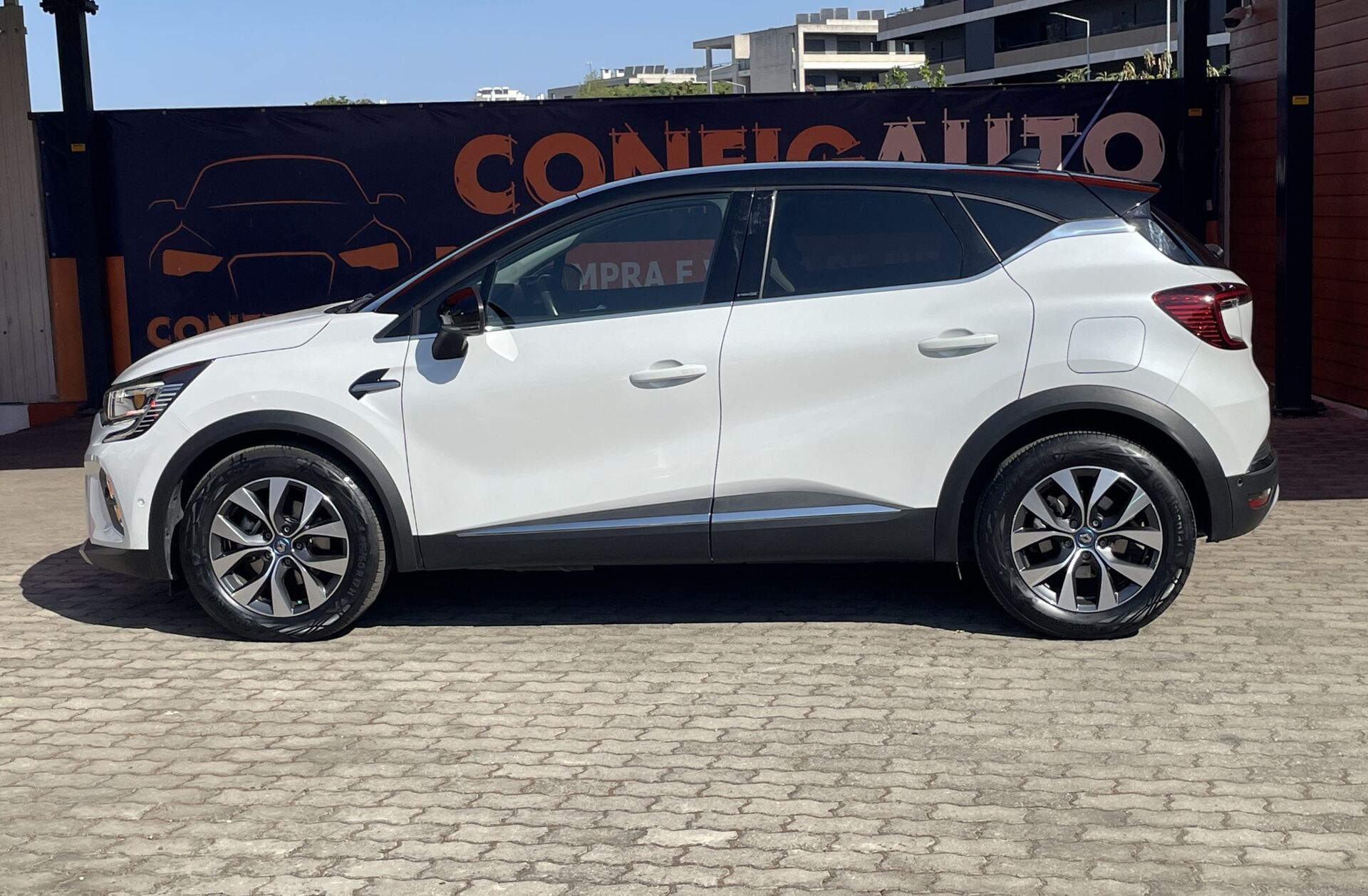 RENAULT Captur 1.6 E-Tech Plug-In Exclusive