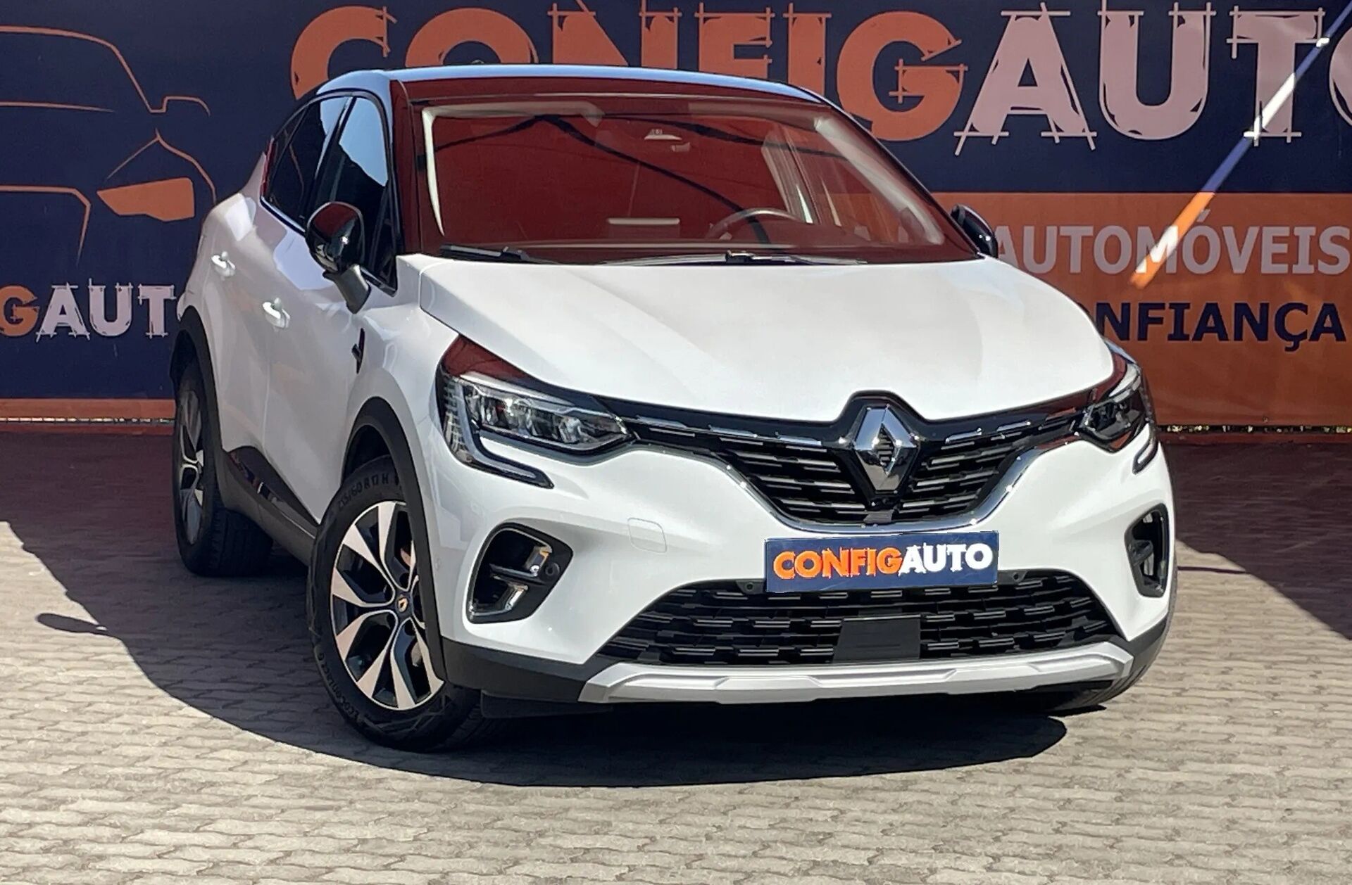 RENAULT Captur 1.6 E-Tech Plug-In Exclusive