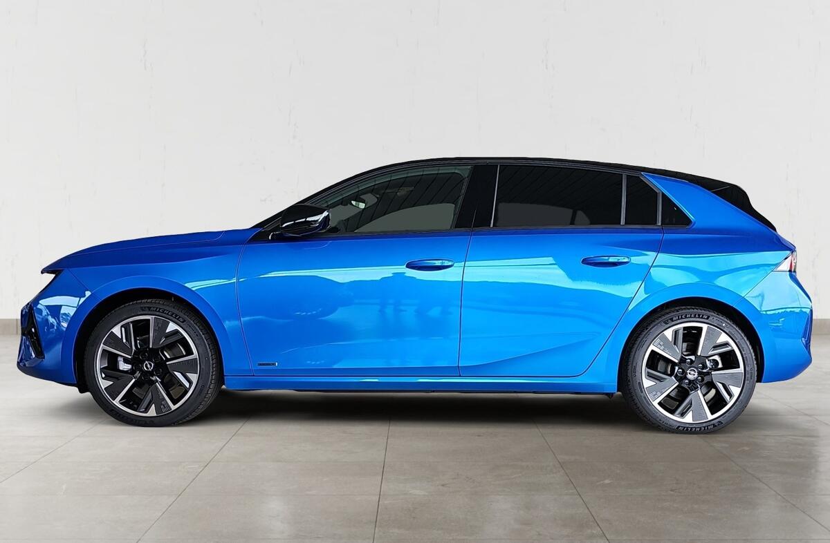 OPEL Astra 54 kWh GS