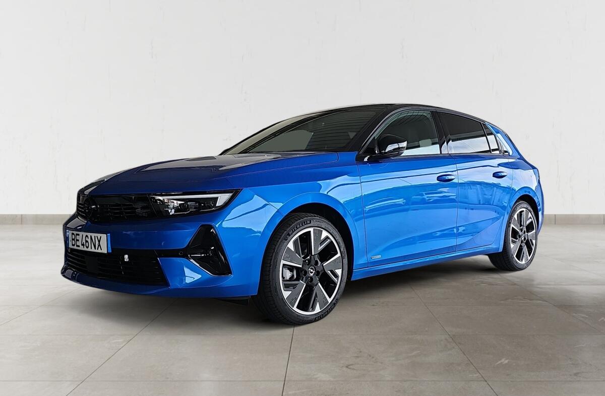 OPEL Astra 54 kWh GS