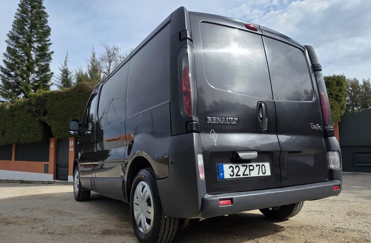 RENAULT Trafic 1.9 dCi 100 Privilége