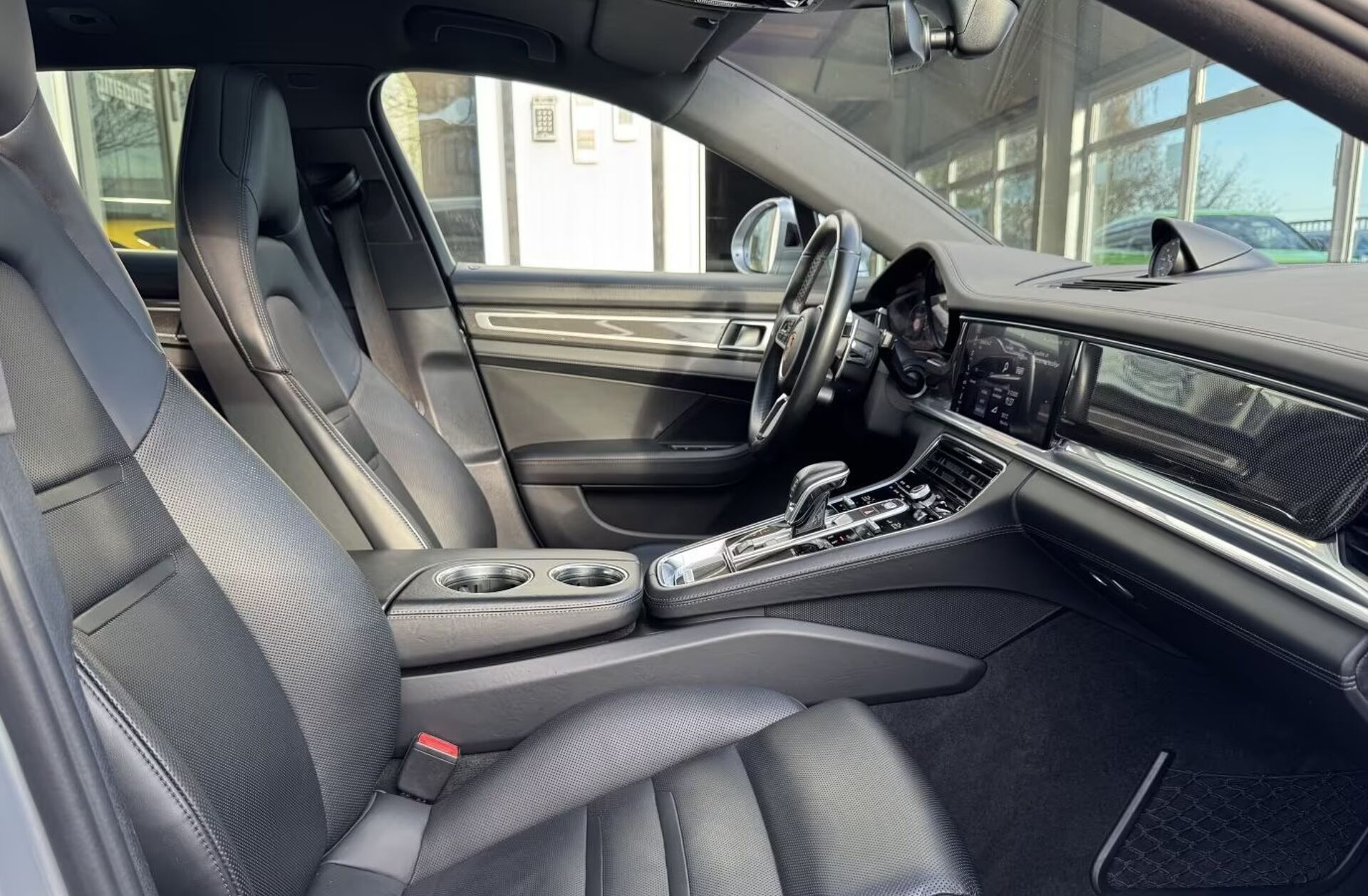 PORSCHE Panamera 4 E-Hybrid