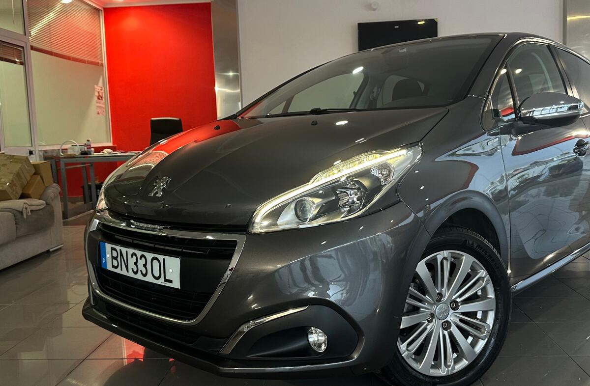 PEUGEOT 208 1.2 PureTech Allure