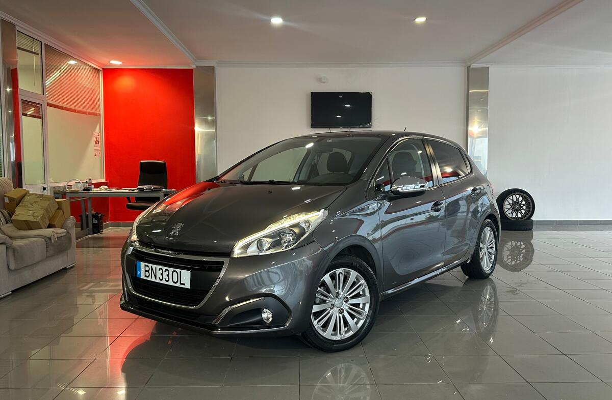 PEUGEOT 208 1.2 PureTech Allure