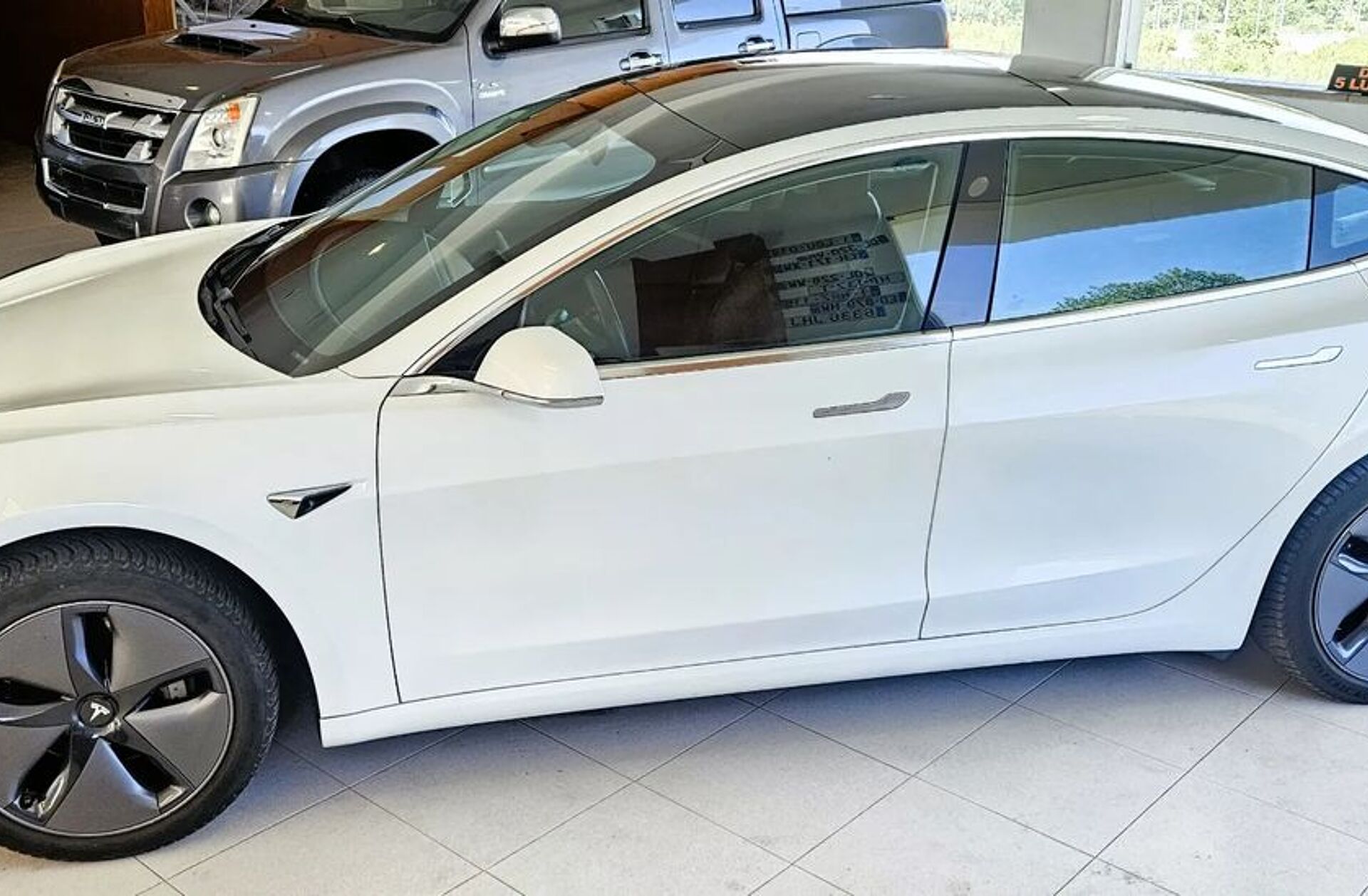 TESLA Model 3 Standard Range Plus RWD