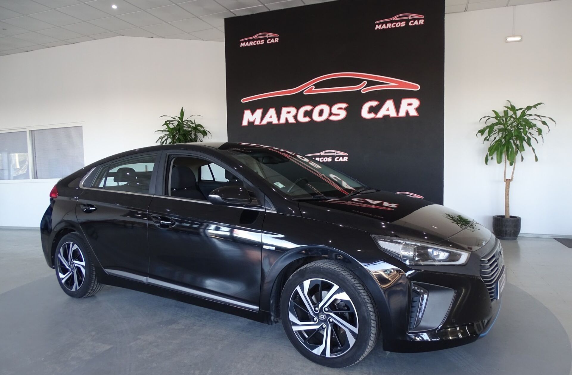 HYUNDAI Ioniq 1.6 GDI HEV Hybrid Tech