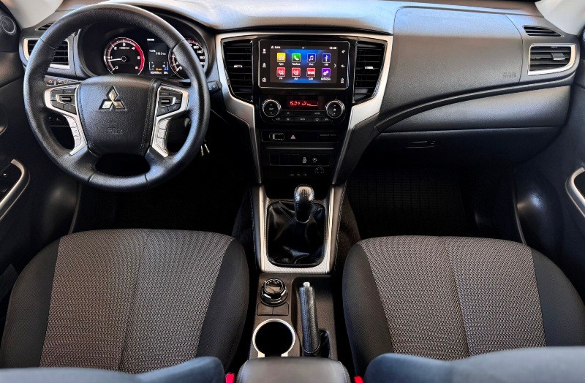 MITSUBISHI L 200 2.3 DI-D Strakar CD Connect Edition 4WD