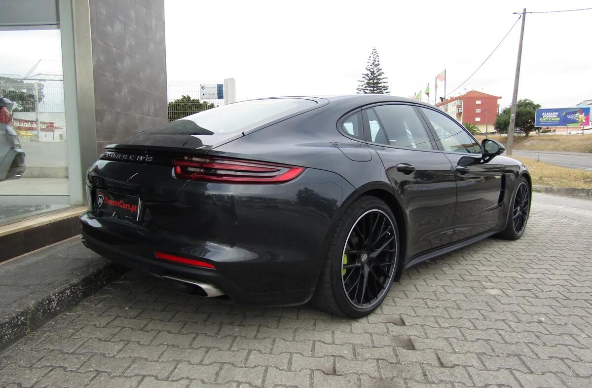 PORSCHE Panamera 4 E-Hybrid