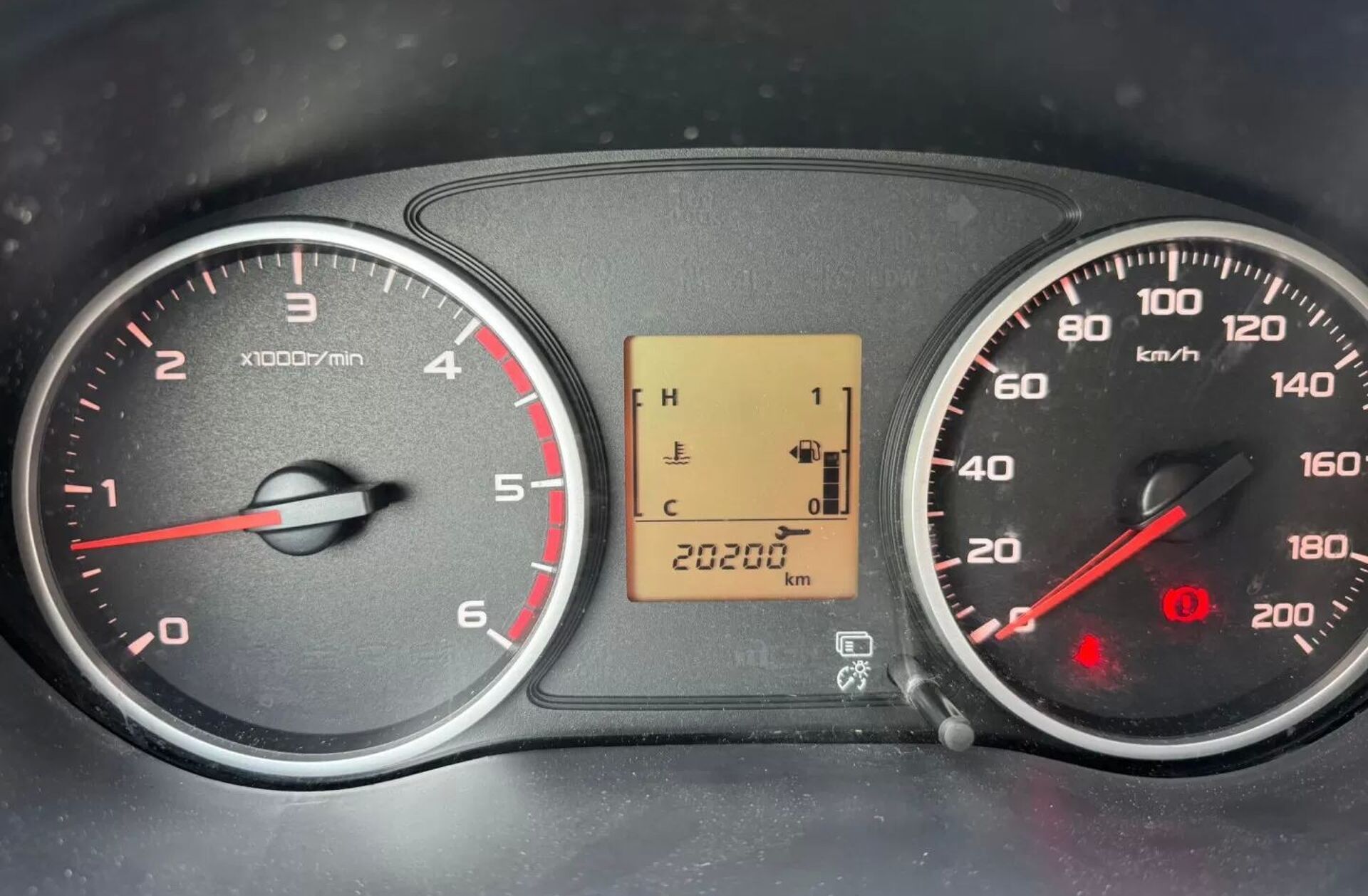 MITSUBISHI L 200 2.4 DI-D CD Invite 4WD