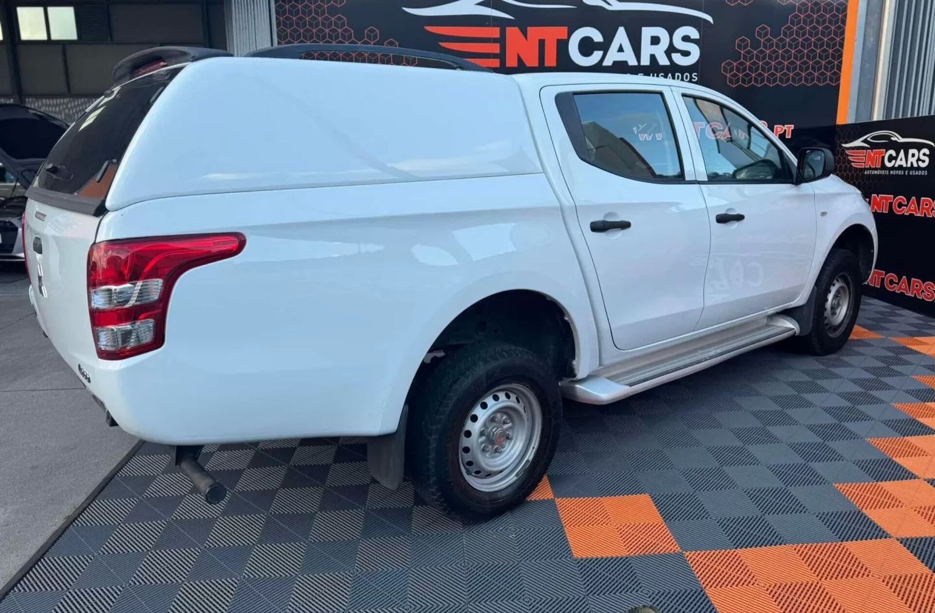 MITSUBISHI L 200 2.4 DI-D CD Invite 4WD