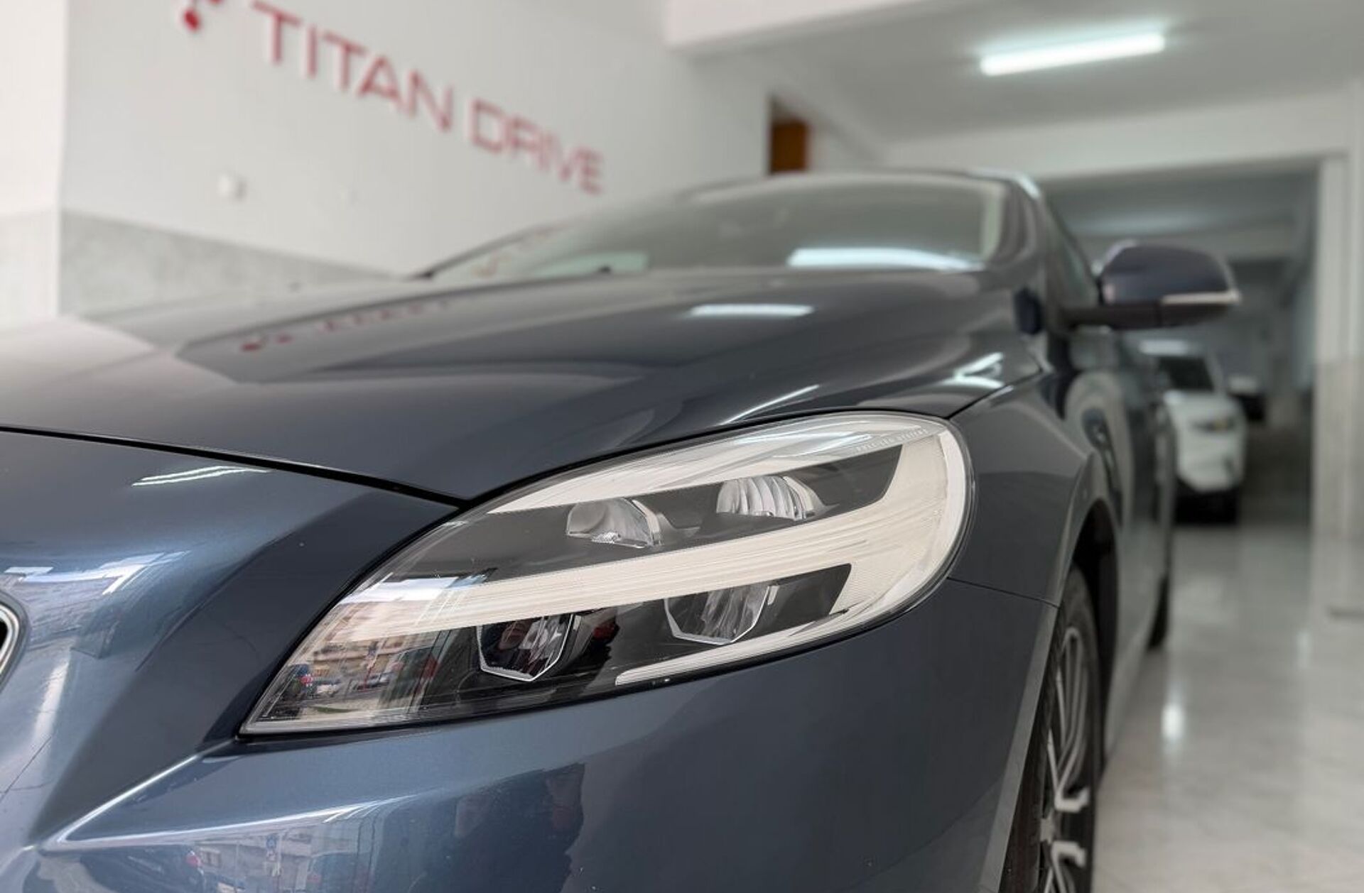 VOLVO V40 2.0 D2 Momentum Geartronic