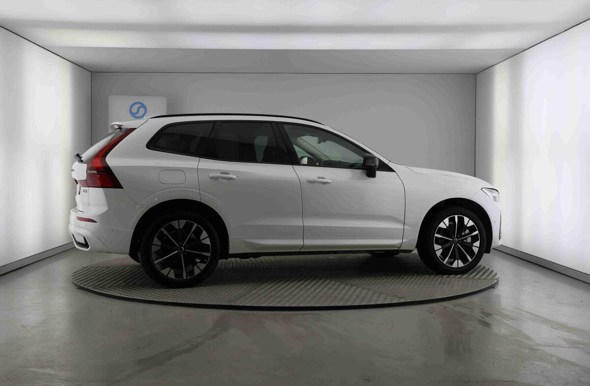 VOLVO XC60 2.0 T6 PHEV Plus Dark