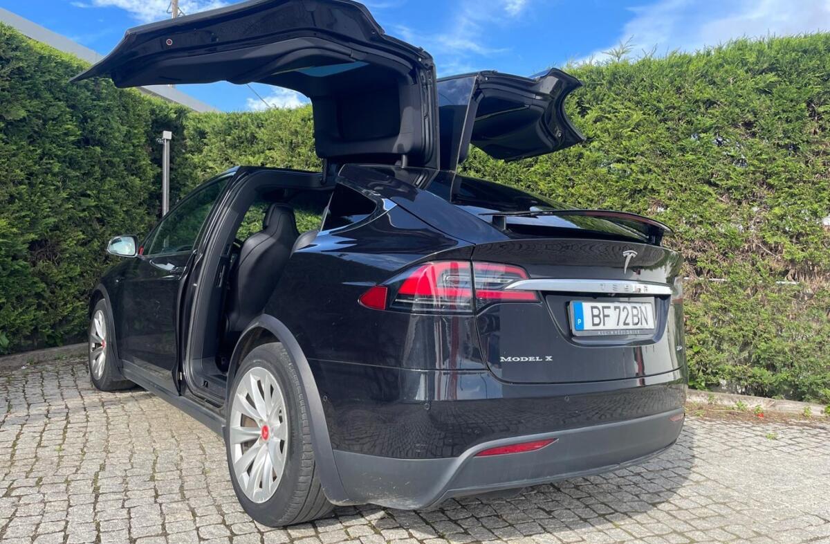 TESLA Model X 75D