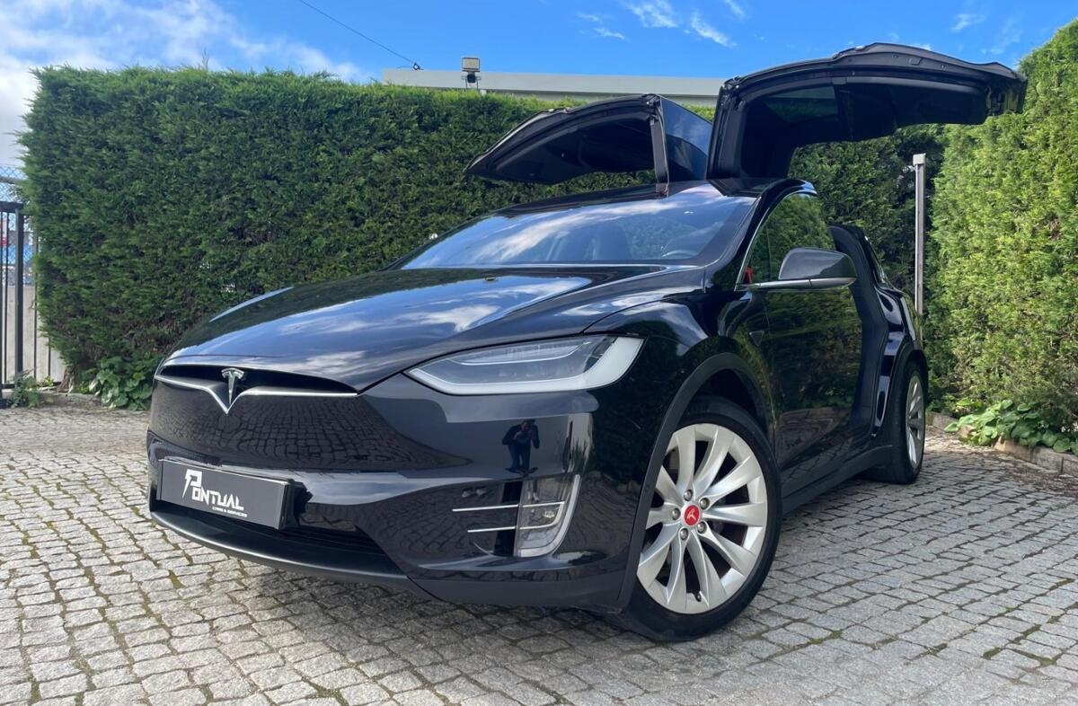 TESLA Model X 75D