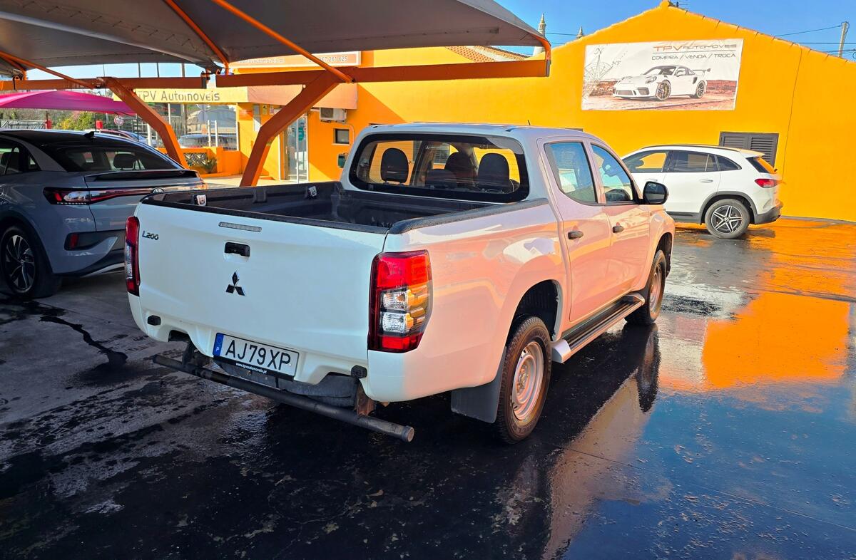 MITSUBISHI L 200 2.3 DI-D CD Invite 2WD