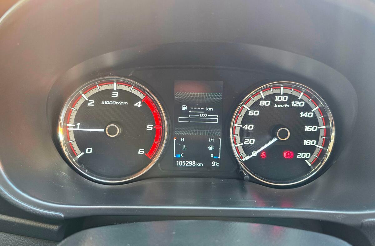 MITSUBISHI L 200 2.3 DI-D CD Invite 2WD