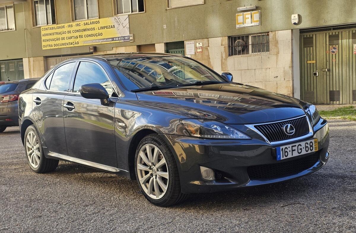 LEXUS IS 220d Base 11