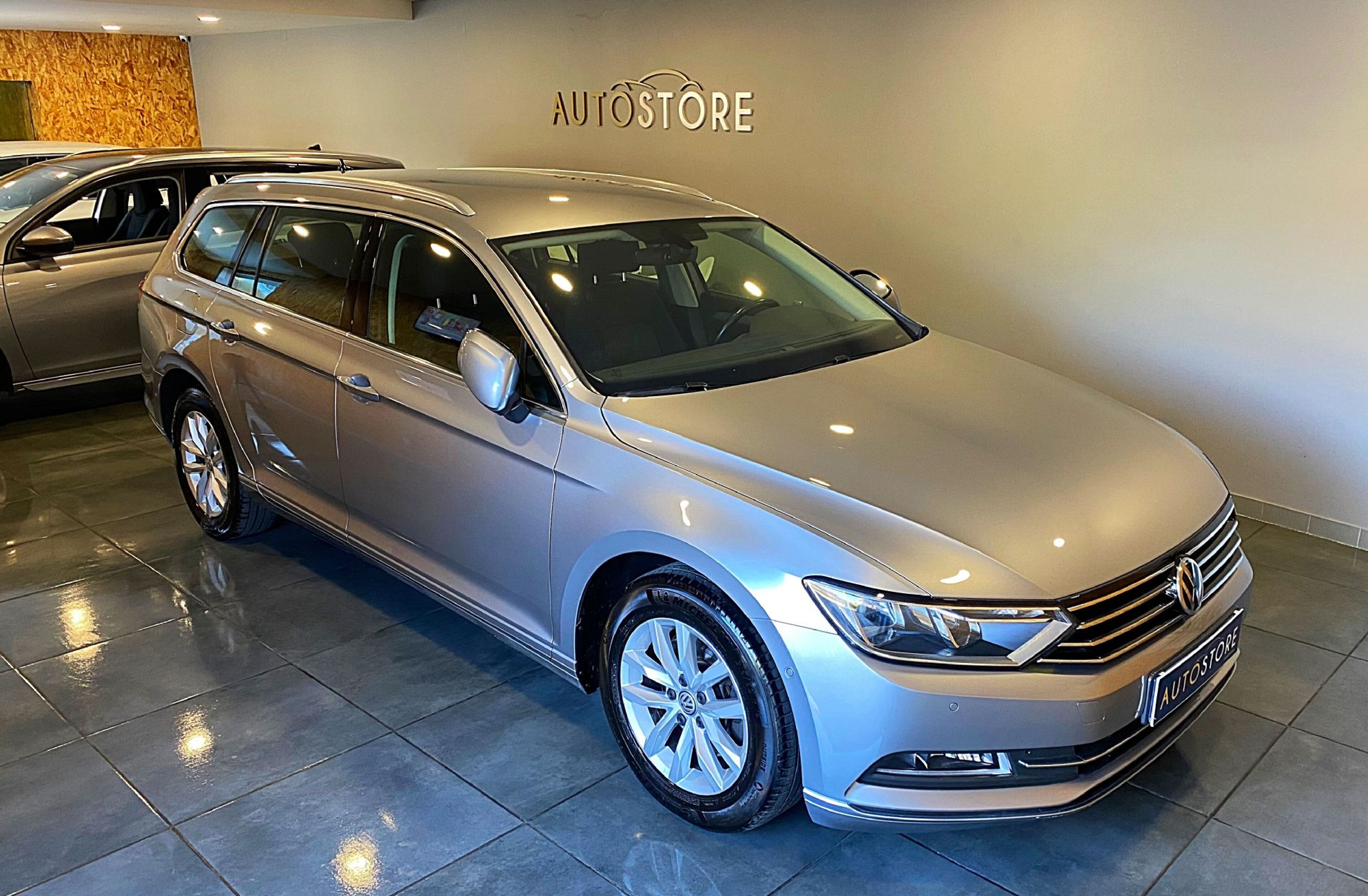 VOLKSWAGEN Passat 1.6 TDi 120cv DSG Confortline
