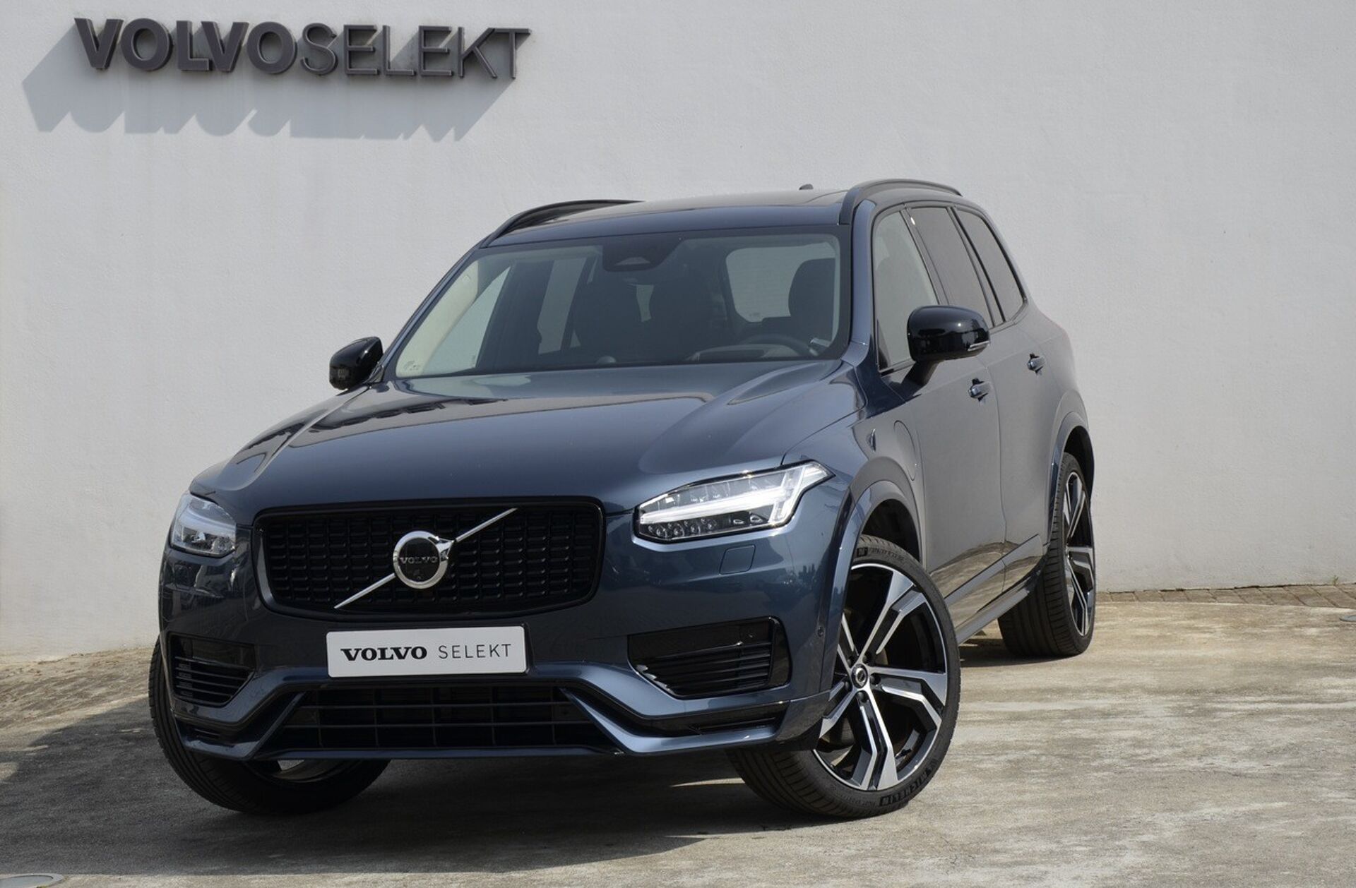 VOLVO XC90 2.0 T8 PHEV Ultimate Dark AWD