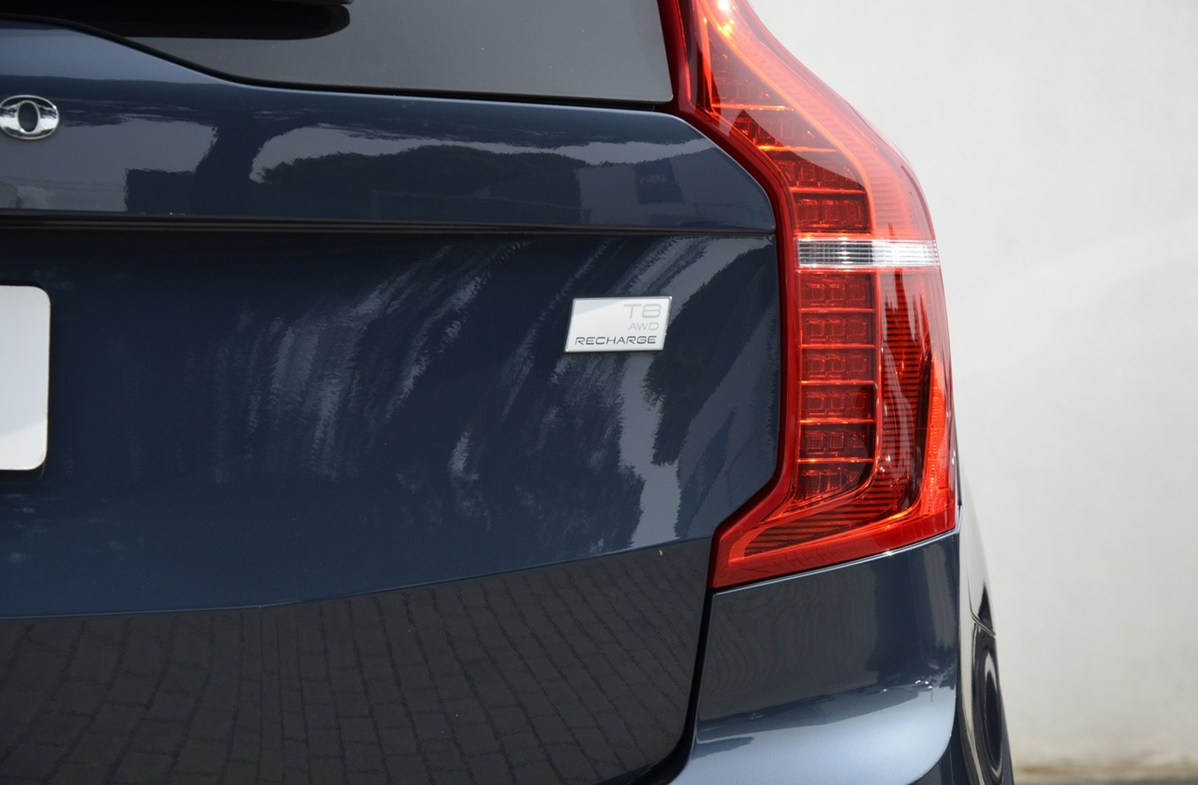VOLVO XC90 2.0 T8 PHEV Ultimate Dark AWD