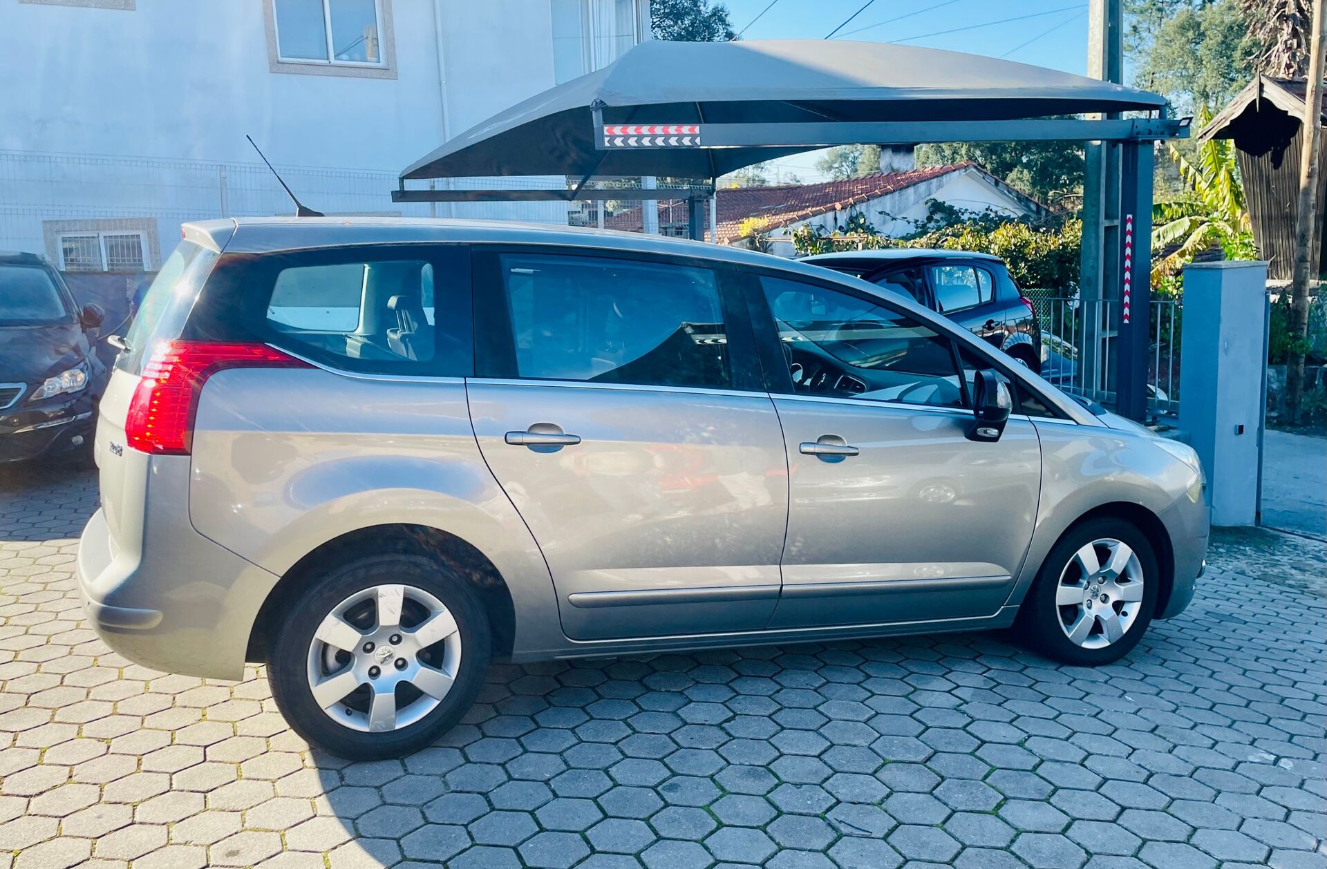 PEUGEOT 5008 1.6 HDi Executive JLL17