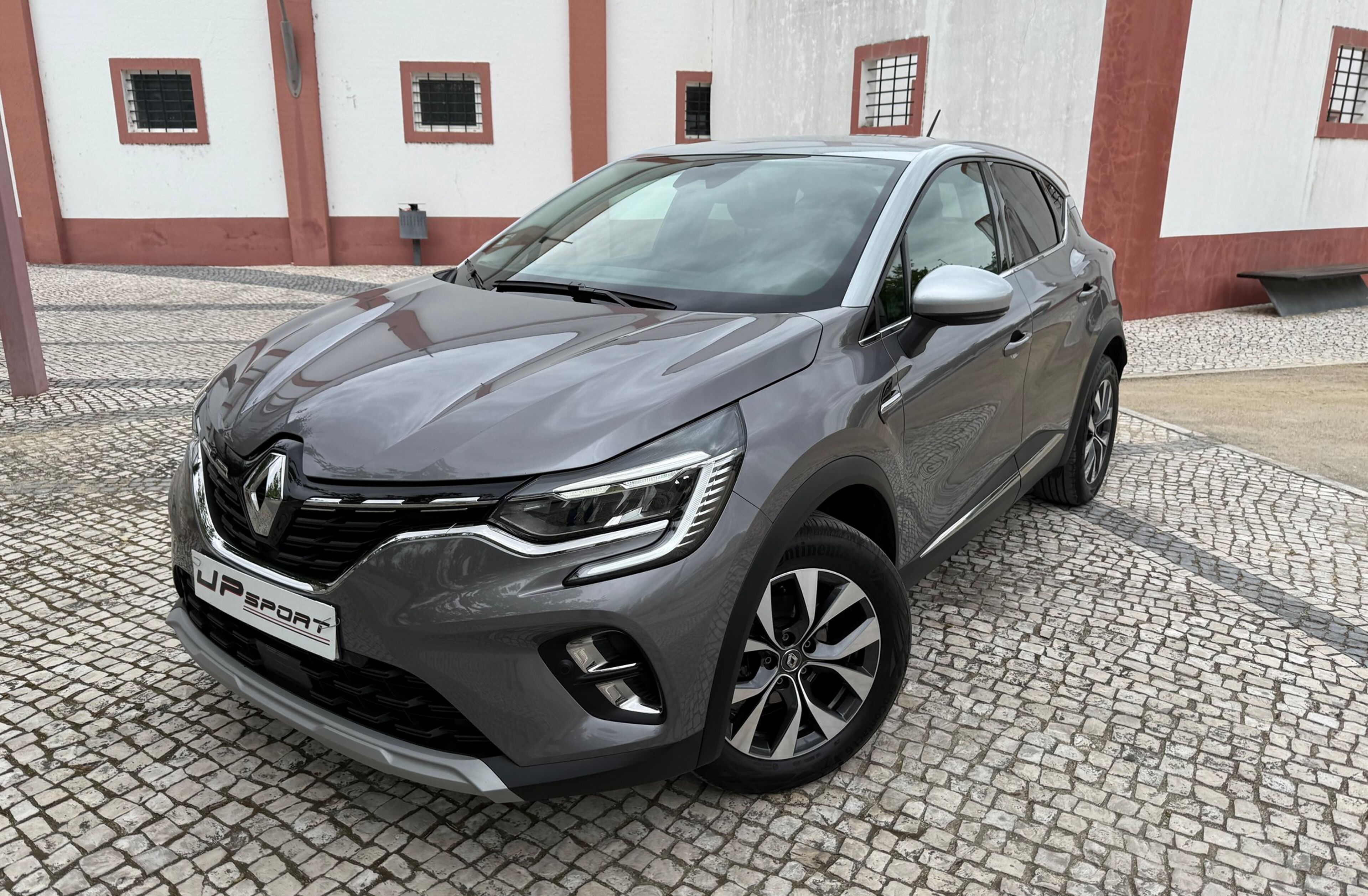 RENAULT Captur 1.0 TCe Exclusive