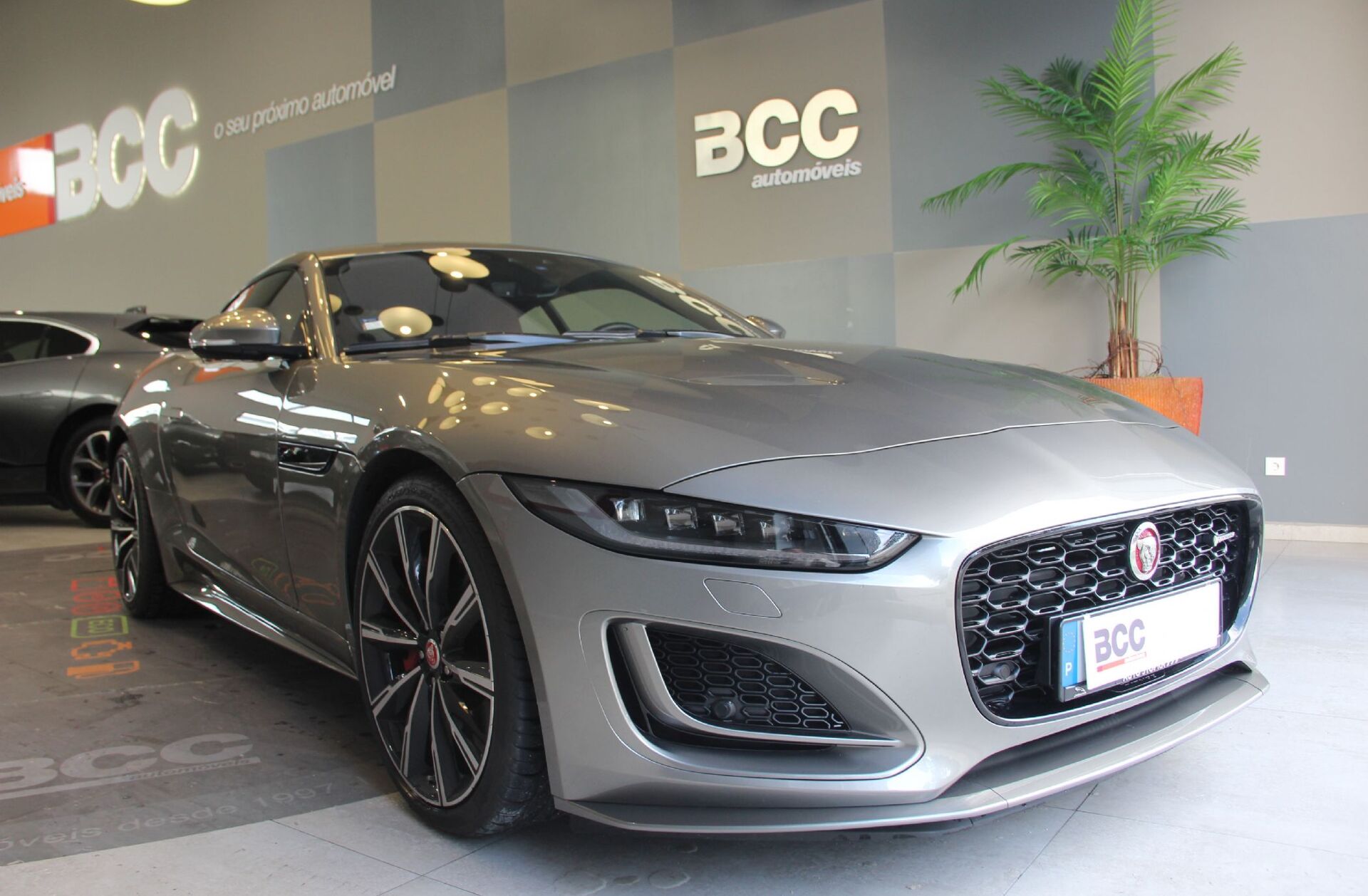 JAGUAR F-Type 2.0 i4 R-Dynamic Black