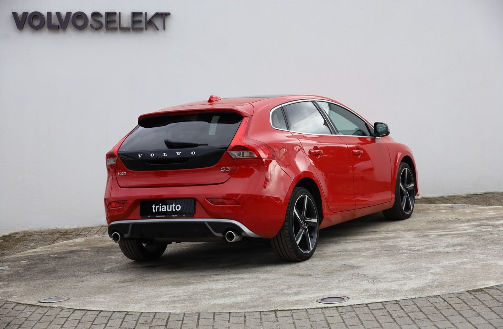 VOLVO V40 2.0 D3 R-Design
