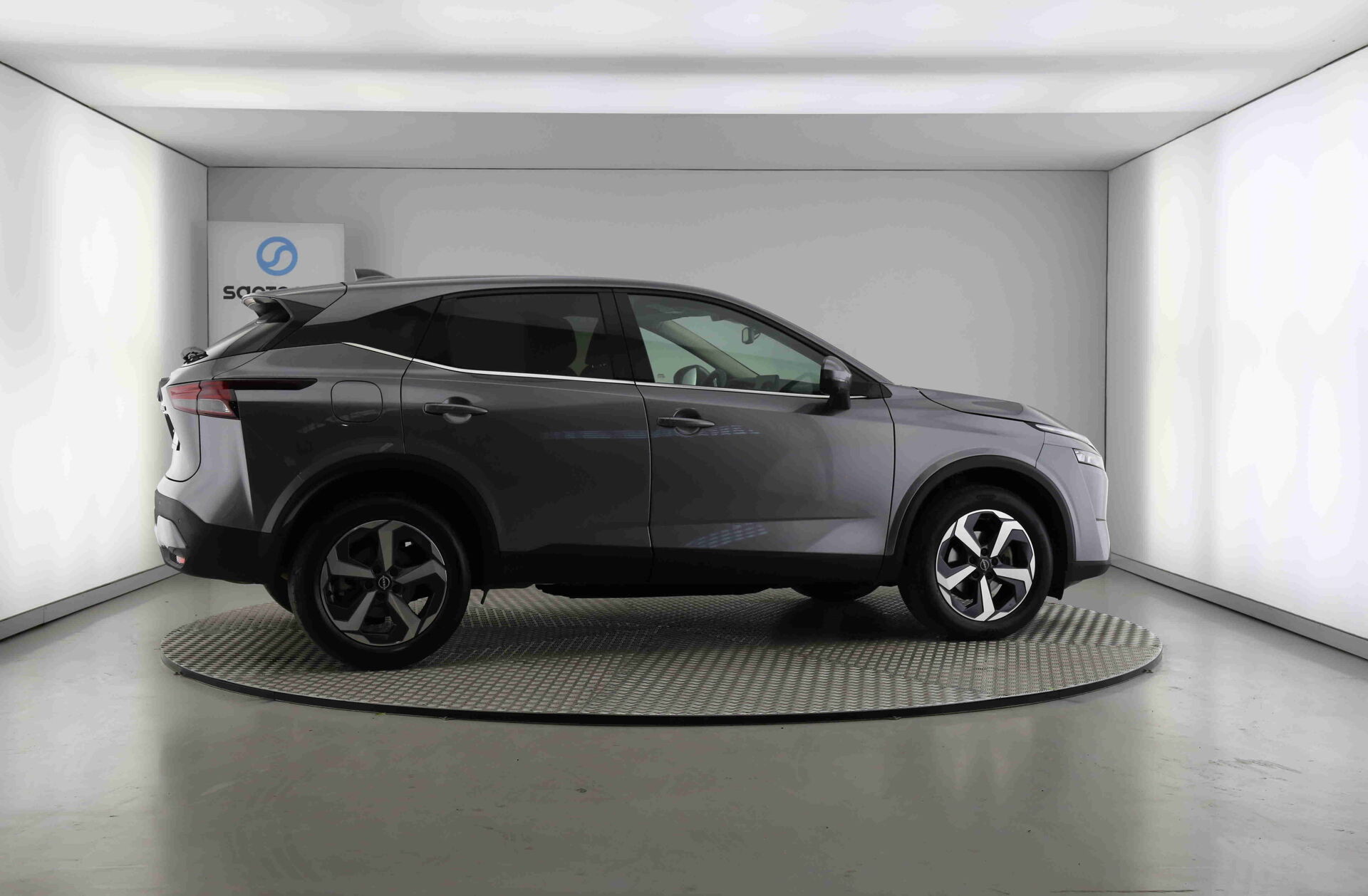 NISSAN Qashqai 1.3 DIG-T N-Connecta LED Xtronic