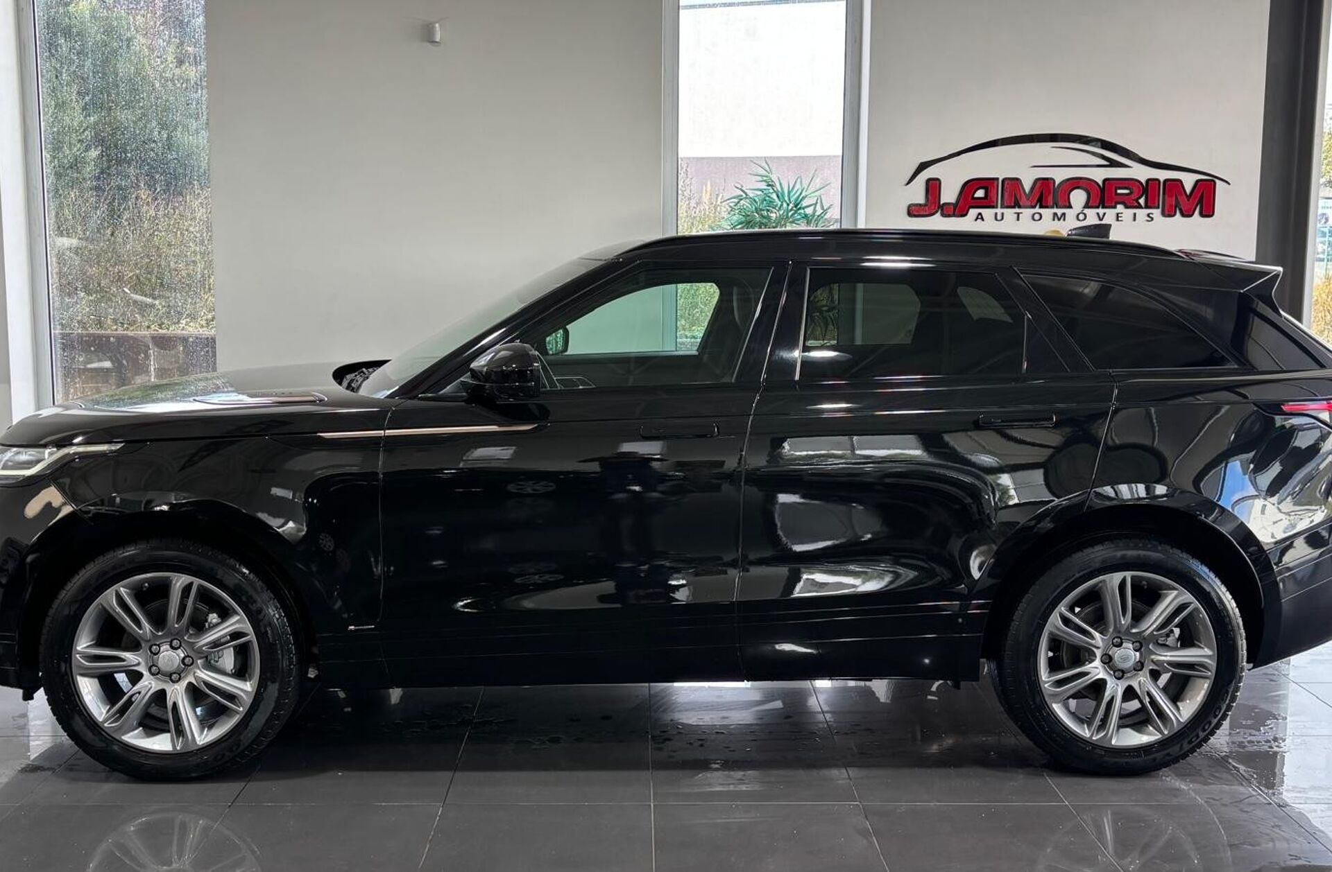 LAND ROVER Range Rover Velar 2.0 R-Dynamic