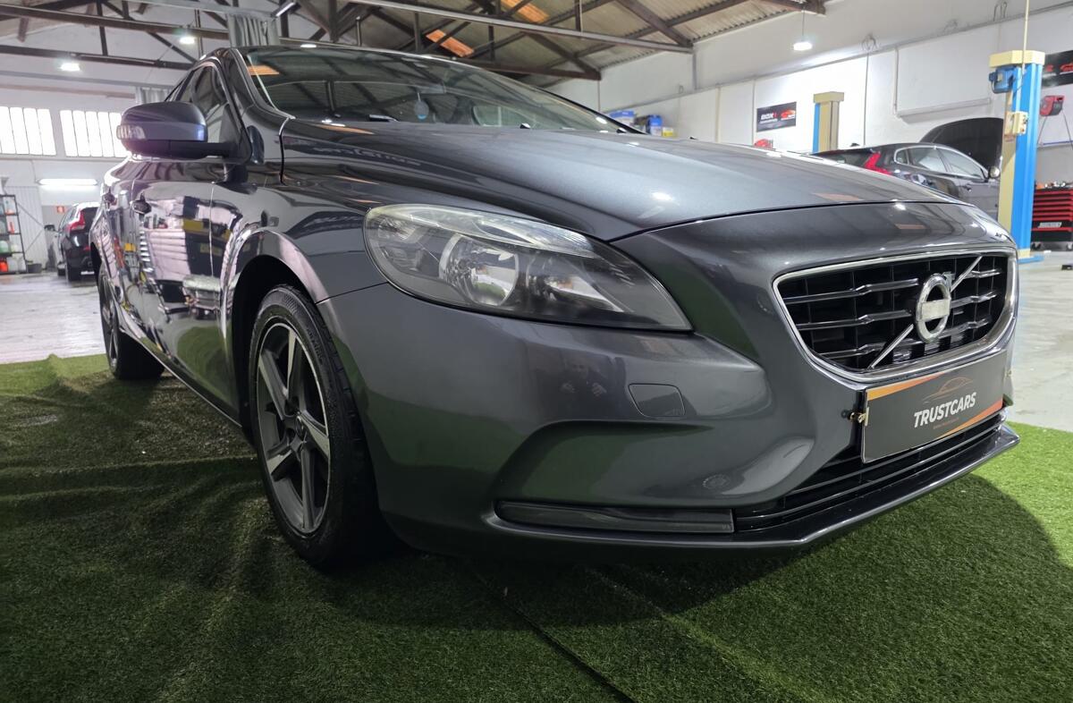 VOLVO V40 1.6 D2 Momentum Eco