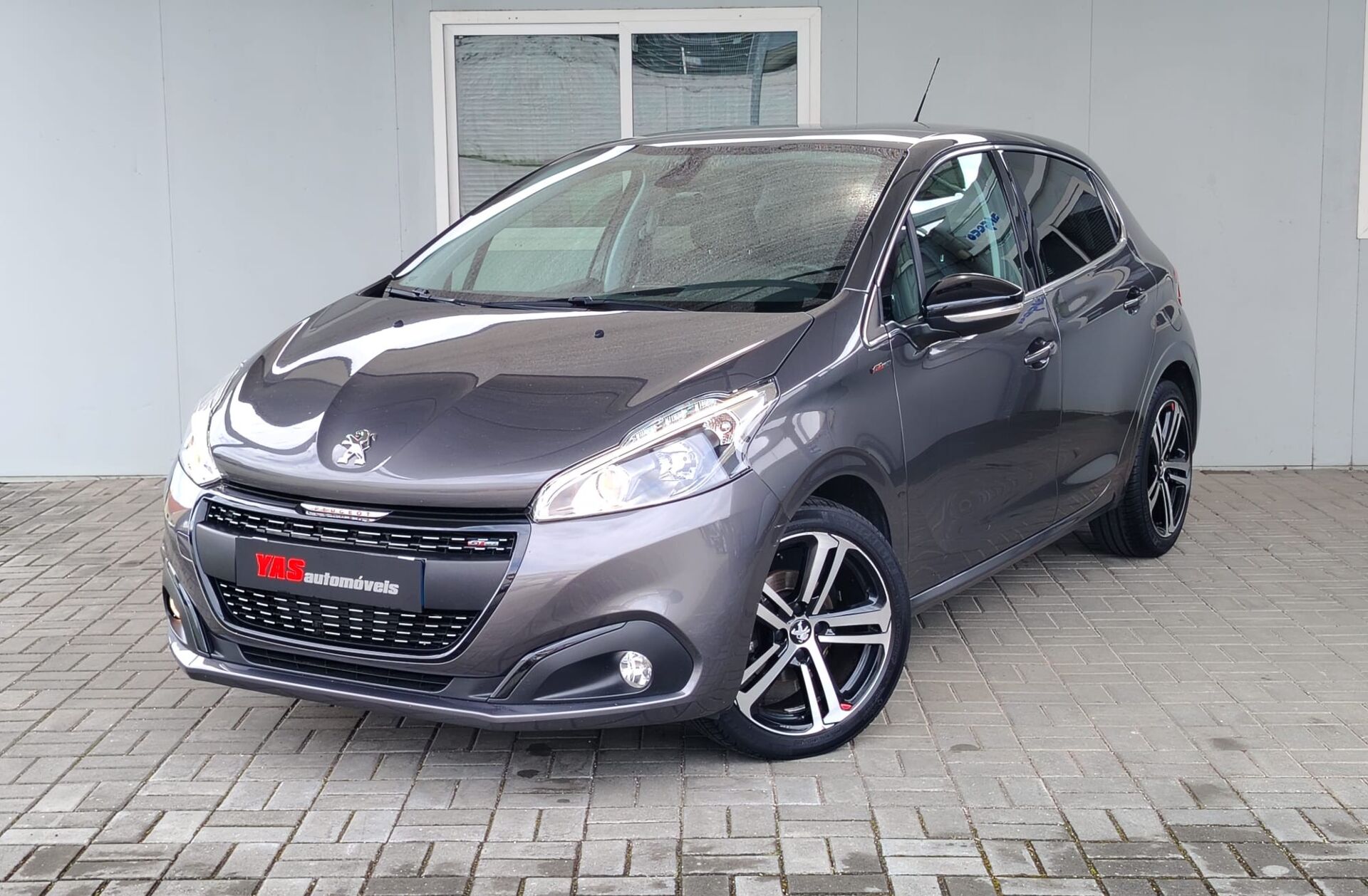 PEUGEOT 208 1.2 PureTech GT Line