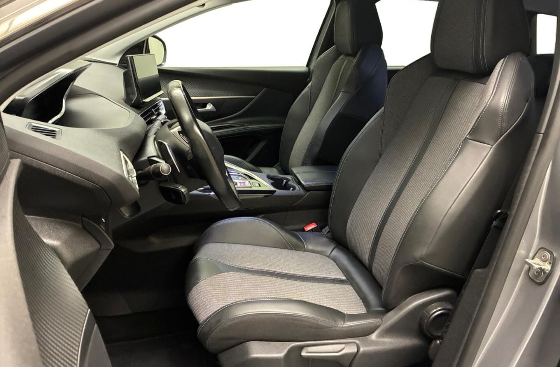 PEUGEOT 5008 1.5 BlueHDi Allure EAT8