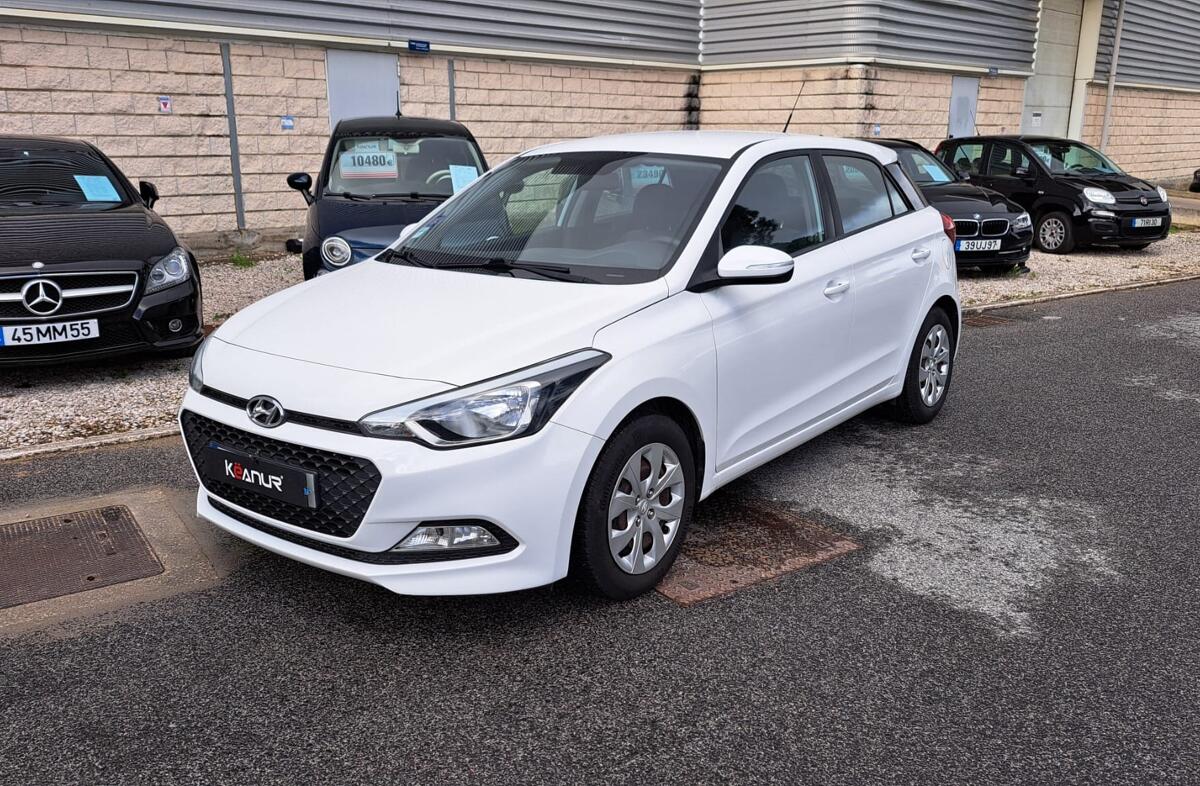 HYUNDAI i20 1.1 CRDi Access+B.+Comandos no Volante