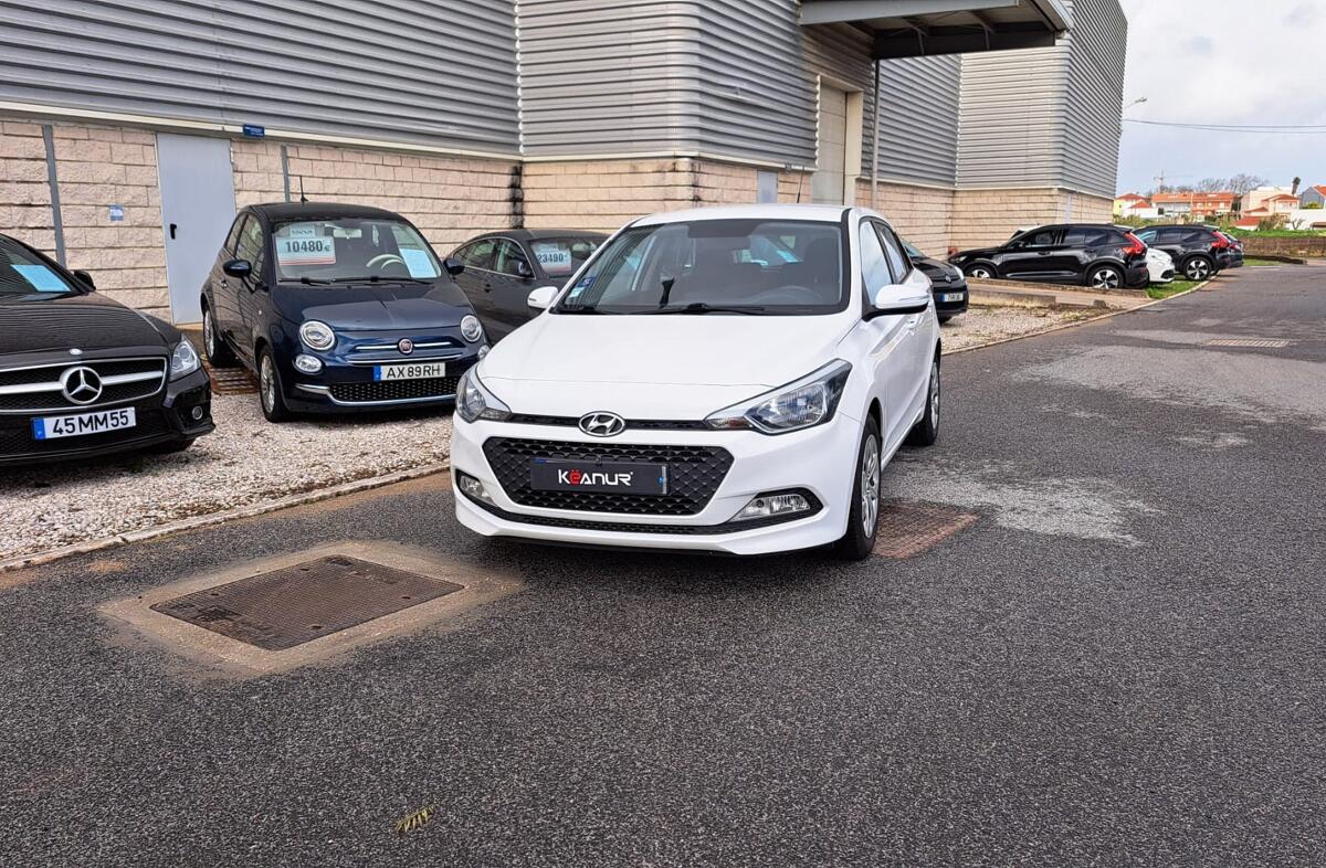 HYUNDAI i20 1.1 CRDi Access+B.+Comandos no Volante