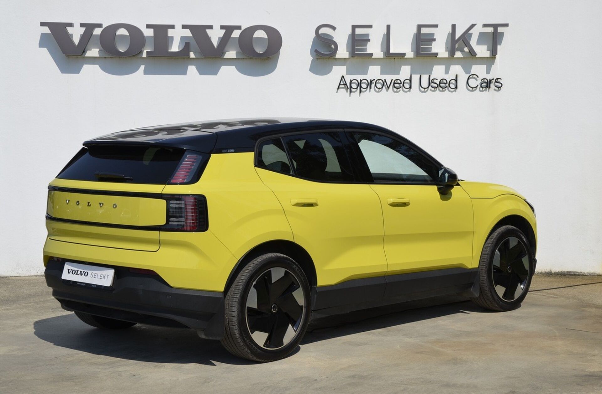 VOLVO EX30 69 kWh Single Motor Extended Range Plus